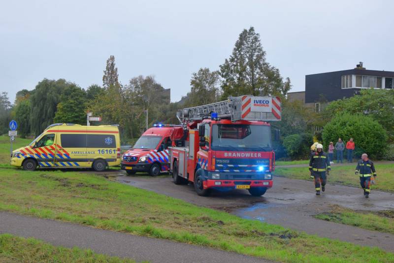 Vissers vinden scooter in sloot