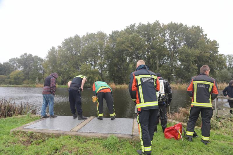 Vissers vinden scooter in sloot