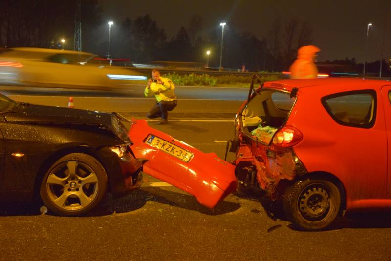 Flinke schade bij kop-staart aanrijding op snelweg