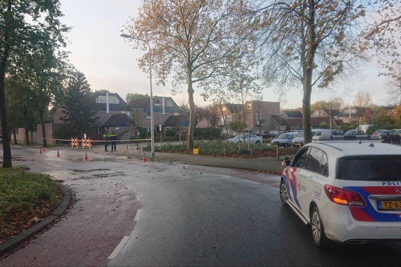 Enorm sinkhole ontstaan in woonwijk Veldhuizen