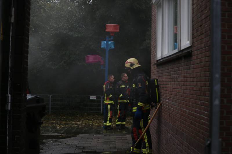 Brandje onder overkapping snel geblust