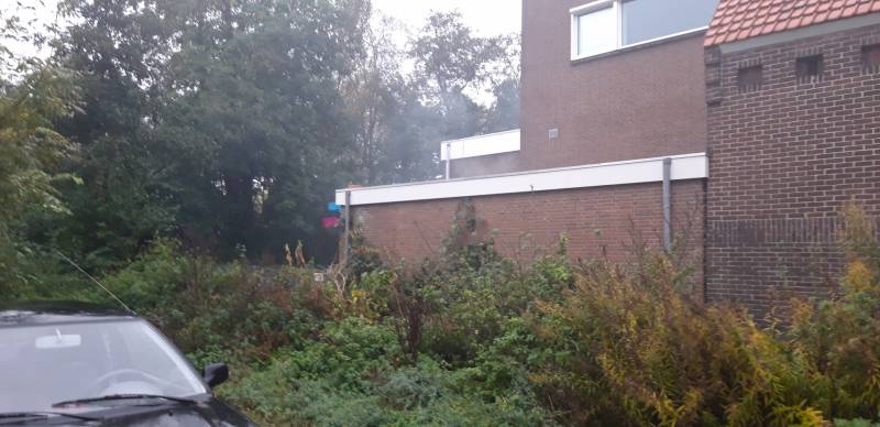 Brandje onder overkapping snel geblust