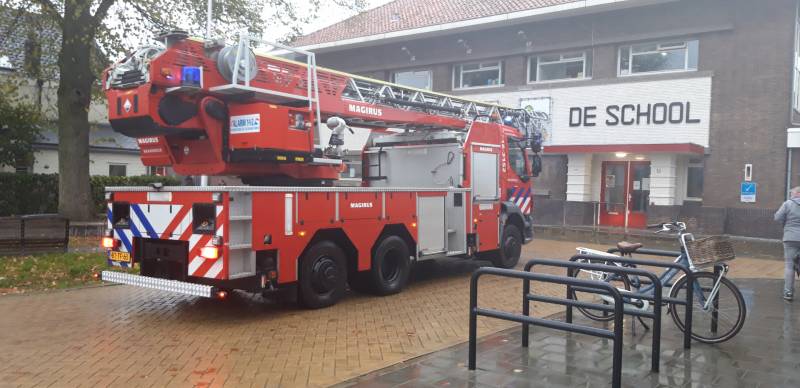 Brandje onder overkapping snel geblust
