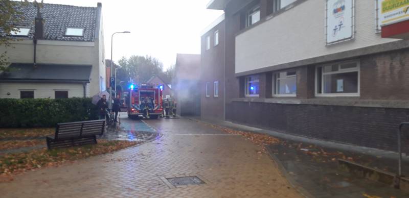 Brandje onder overkapping snel geblust
