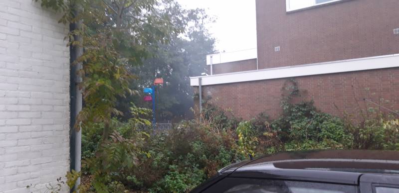 Brandje onder overkapping snel geblust