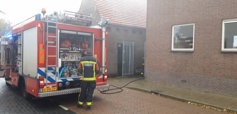 Brandje onder overkapping snel geblust