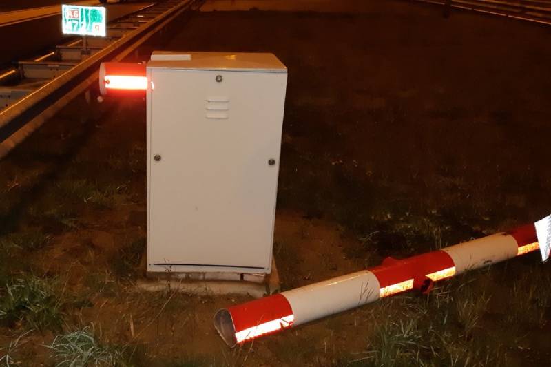 Slagboom wisselstrook knooppunt Gooimeer kapotgereden