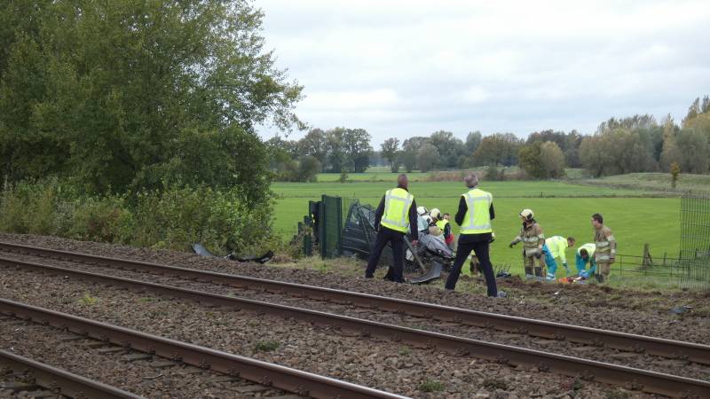 Trein botst op auto bij spoorwegovergang