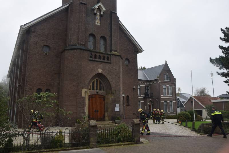 Dak van kerk vat vlam bij werkzaamheden