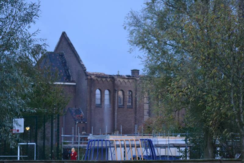 Dak van kerk vat vlam bij werkzaamheden