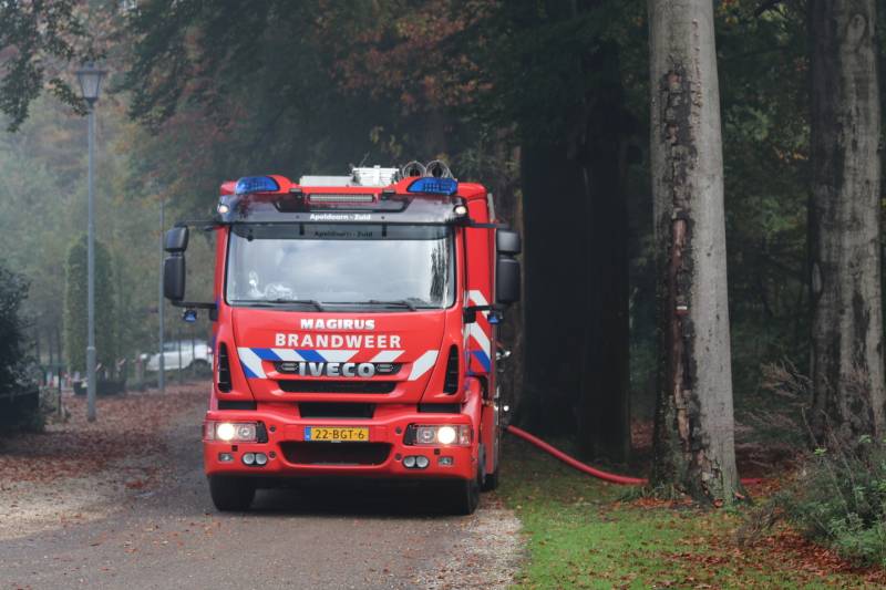 Veel rook bij flinke brand in houtbedrijf
