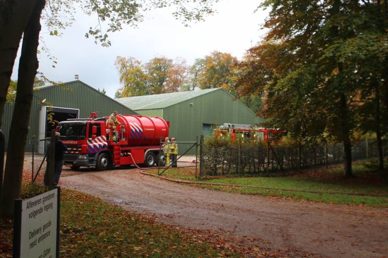 Veel rook bij flinke brand in houtbedrijf