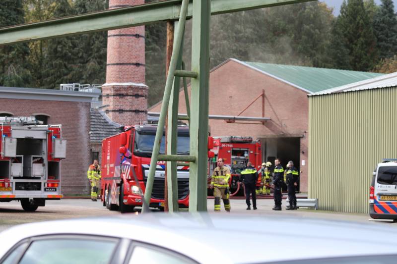 Veel rook bij flinke brand in houtbedrijf