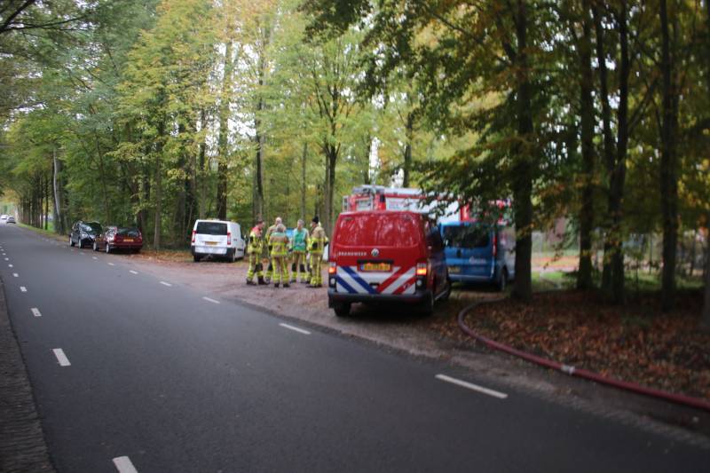 Veel rook bij flinke brand in houtbedrijf