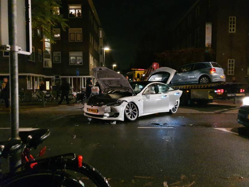 Tesla total-loss na aanrijding