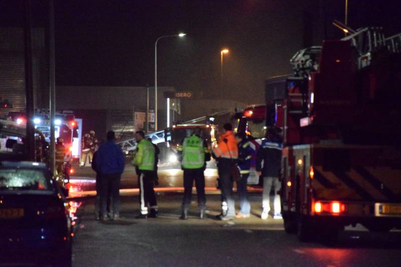 Flinke rookontwikkeling bij zeer grote brand in veevoederfabriek