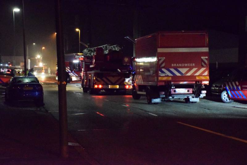 Flinke rookontwikkeling bij zeer grote brand in veevoederfabriek
