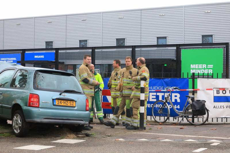 Automobilist gewond na crash tegen stoplicht
