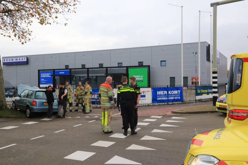 Automobilist gewond na crash tegen stoplicht