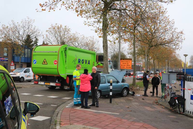 Automobilist gewond na crash tegen stoplicht