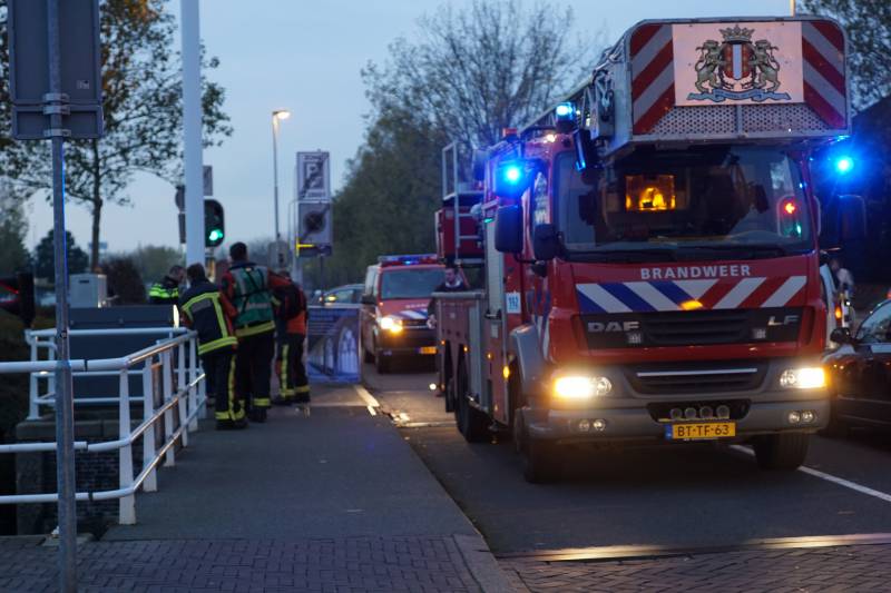Zoektocht naar eigenaar verlaten scootmobiel op brug