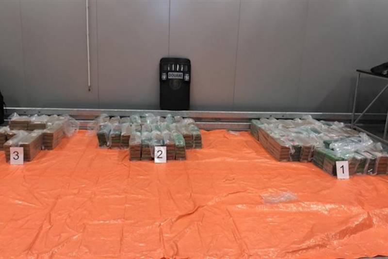 Douane onderschept 750 kilo cocaïne tussen bananen
