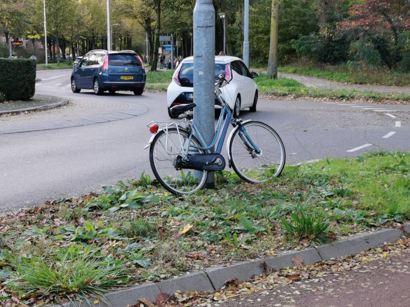 Fietser licht gewond na aanrijding met auto