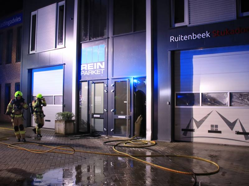 Brand in loods van stucadoorsbedrijf