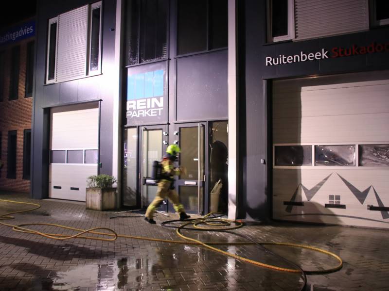 Brand in loods van stucadoorsbedrijf