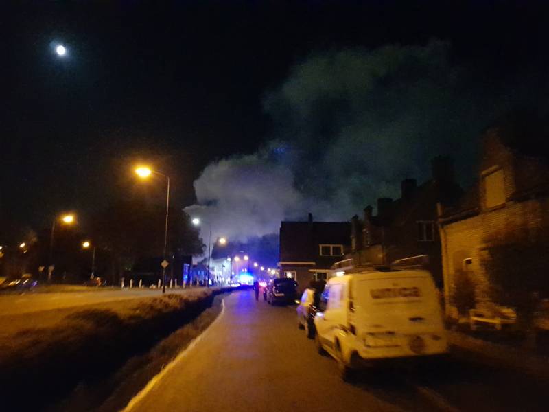 Twee woningen ontruimd na uitslaande brand in atelier