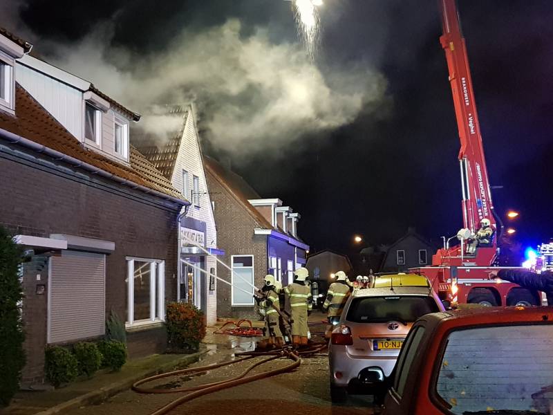 Twee woningen ontruimd na uitslaande brand in atelier
