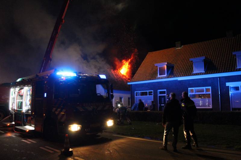 Twee woningen ontruimd na uitslaande brand in atelier