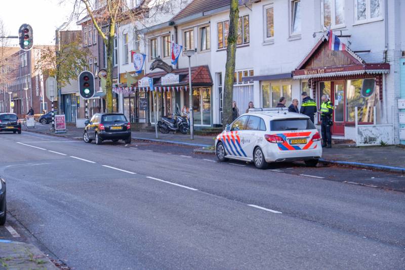 Auto en fietser komen met elkaar in botsing