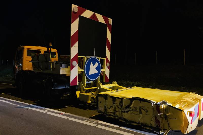 Tankwagen knalt op maaivoertuig, drie personen gewond