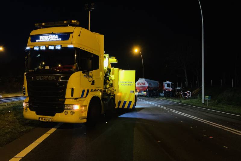 Tankwagen knalt op maaivoertuig, drie personen gewond