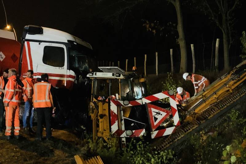 Tankwagen knalt op maaivoertuig, drie personen gewond