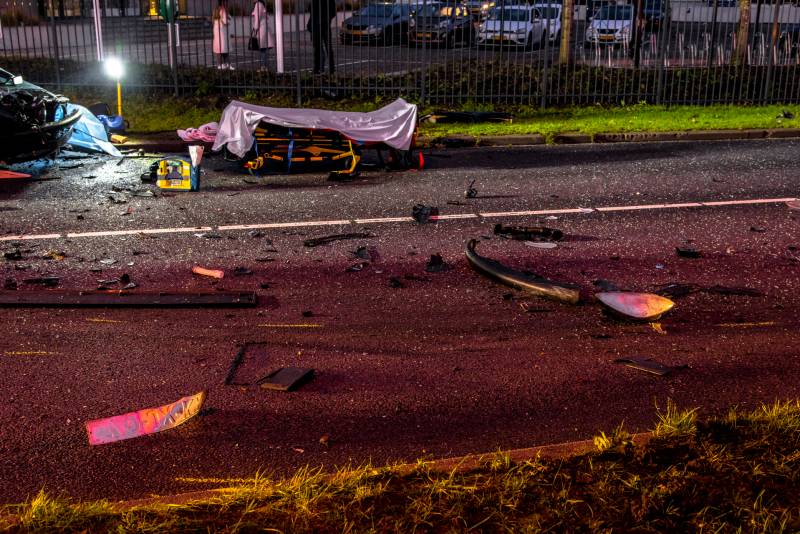 Enorme ravage bij zwaar ongeval in Albrandswaard, twee personen gewond