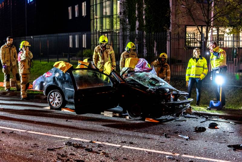 Enorme ravage bij zwaar ongeval in Albrandswaard, twee personen gewond
