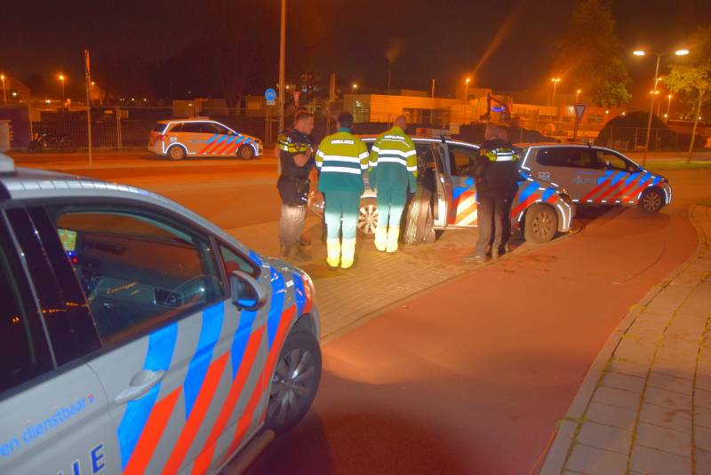 Politie haalt dronken scooterrijder uit sloot