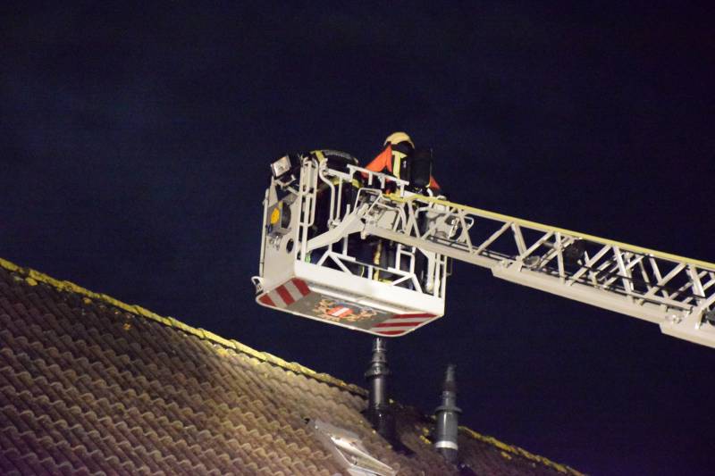 Schade na blikseminslag in dak van woning