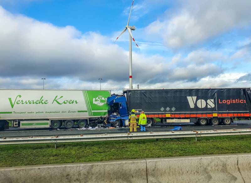 Lange files door zwaar ongeval met vrachtwagens