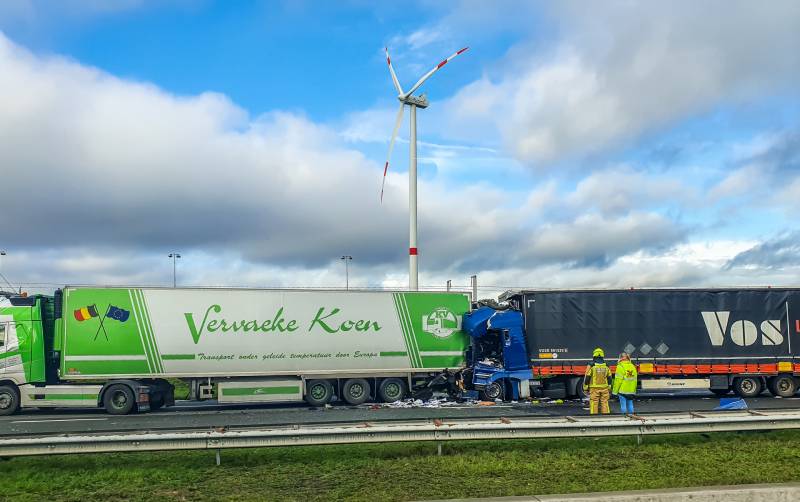 Lange files door zwaar ongeval met vrachtwagens
