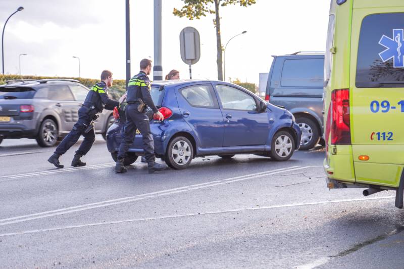 Automobiliste gewond na botsing met bestelbus in Vathorst