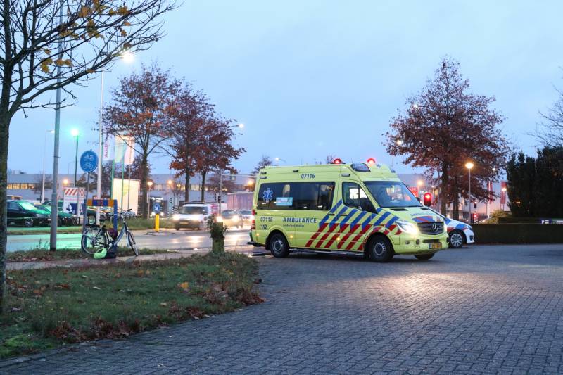 Fietsster gewond na aanrijding met auto