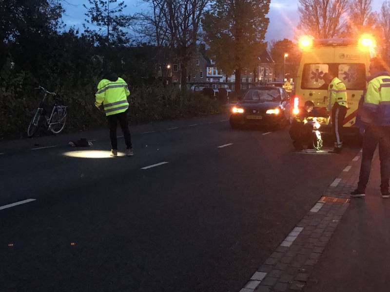 Fietser zwaargewond na aanrijding met auto