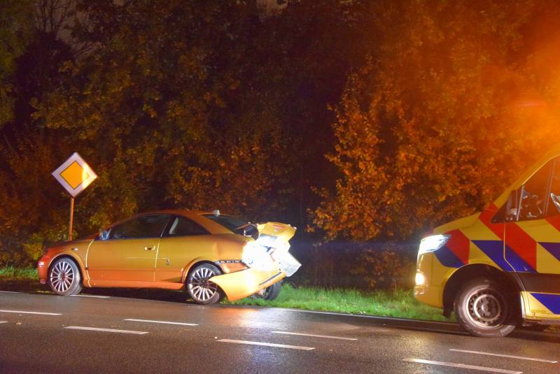 Vier personenautos met elkaar in botsing