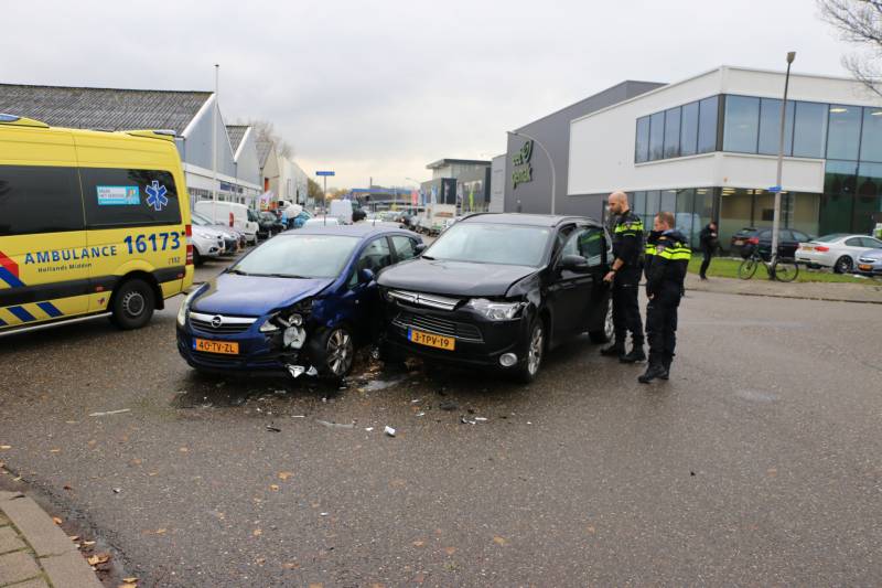 Bestuurder gewond bij aanrijding op kruising