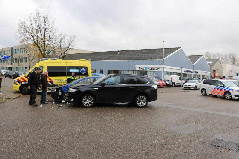 Bestuurder gewond bij aanrijding op kruising