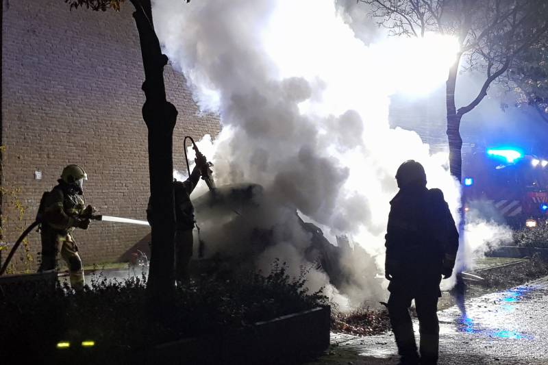 Auto verwoest door brand