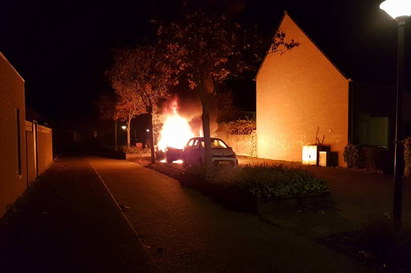 Auto verwoest door brand